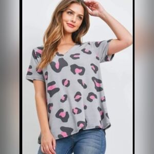 Bibi Gray Cheetah V-Neck Tee Size L
